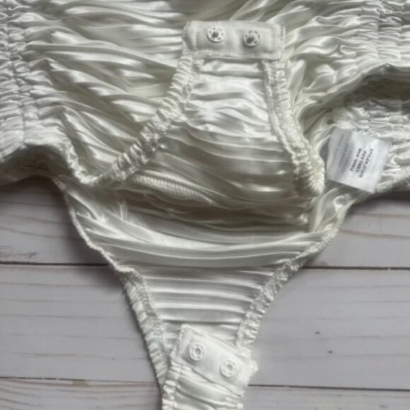 Lulus White Pleated Long Sleeve Ruched Bodysuit Size Medium New No Tags - Picture 9 of 11